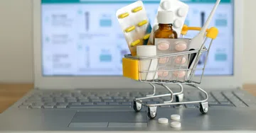 Preocupação com falsificação: 69% dos consumidores têm receio de comprar medicamentos pela internet
