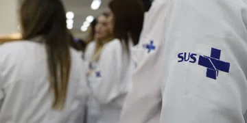 Saúde estende contratos de 676 médicos especialistas no SUS até fevereiro de 2027