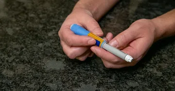 Canetas emagrecedoras irregulares: alerta sanitário e perigos do Paraguai