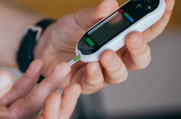 Diabetes agrava sequelas e atrasa recuperação da covid longa, revela estudo da USP